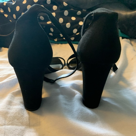 black high heels - Picture 2 of 5